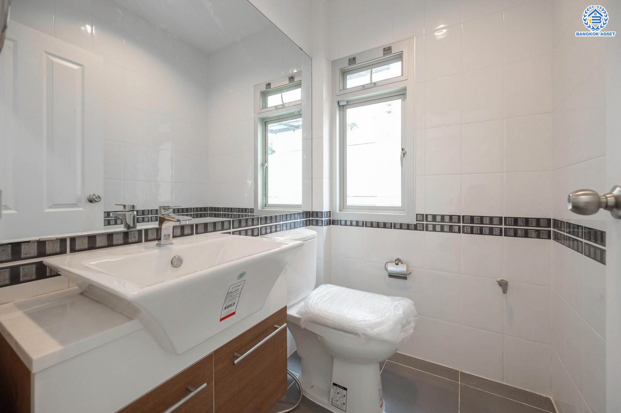 บ้านมือสองตกแต่งใหม่ โครงการ ไลฟ์บางกอกบูเลอวาร์ด ปิ่นเกล้า-เพชรเกษม เนื้อที่กว้างกว่า 52.5 ตร.ว ฟังก์ชัน 3 ห้องนอน 3 ห้องน้ำ 2 ที่จอดรถ บนทำเลติดถนนพุทธมณฑลสาย4 ตอบโจทย์กับทุกครอบครัว ใกล้แหล่งช้อปปิ้ง "เซ็นทรัล ศาลายา" รถไฟฟ้าสายสีน้ำเงิน "สถานีหลักสอง" และจุดขึ้นทางด่วน "ศรีรัช"...